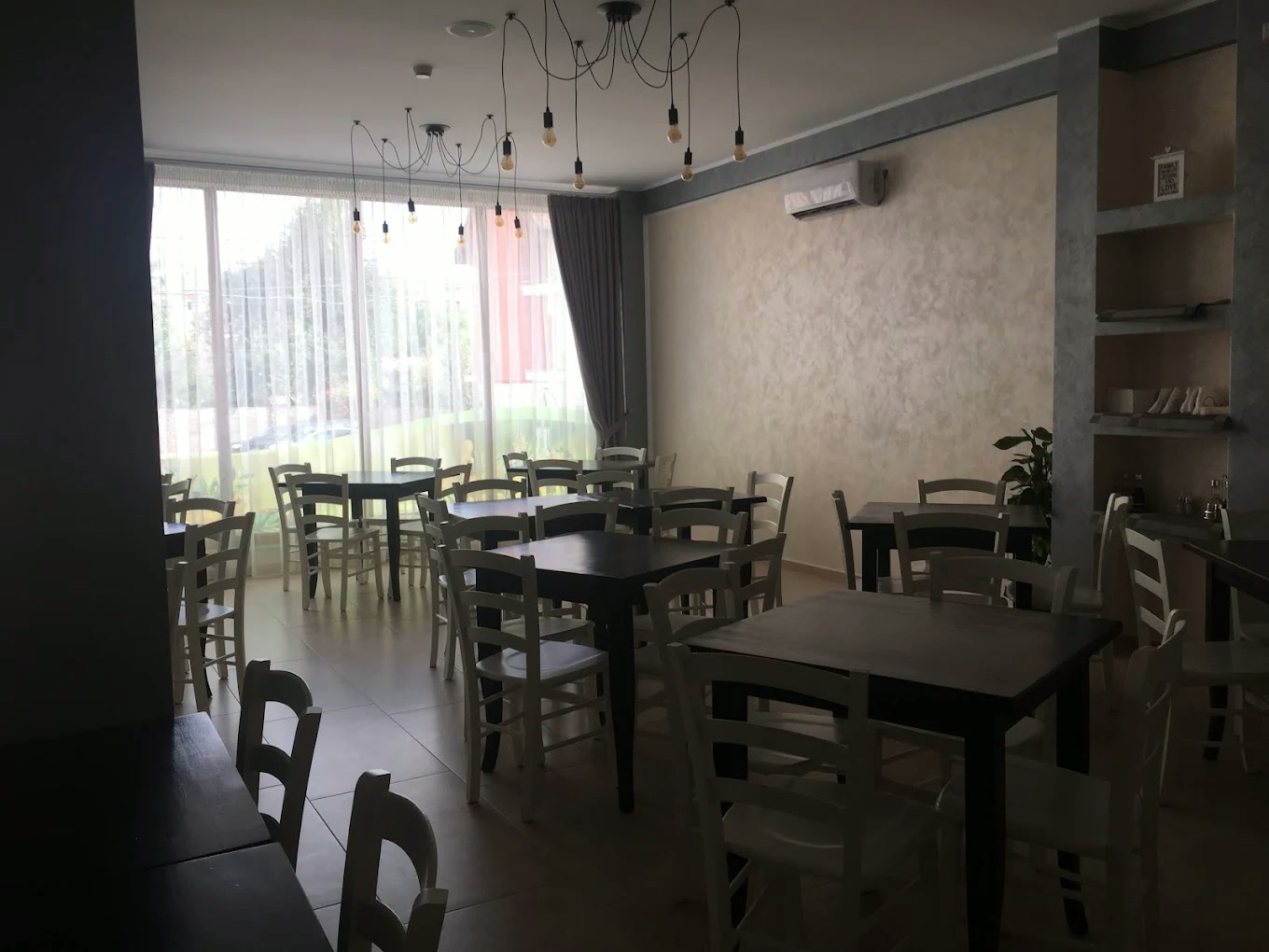 Interiorul Restaurant Italy din Rădăuți